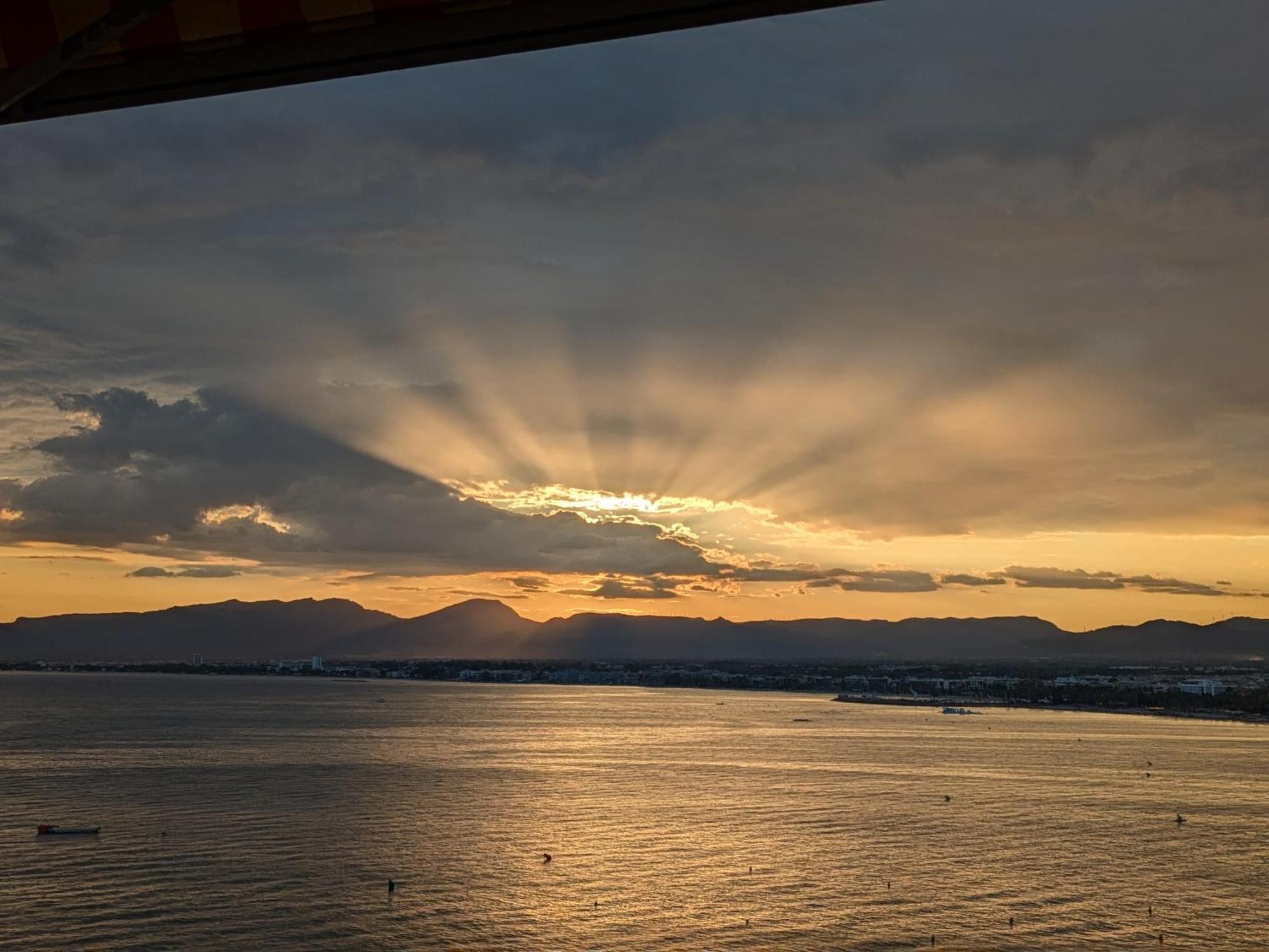 Bahia Apartamento Sobre El Mar Salou Exteriör bild